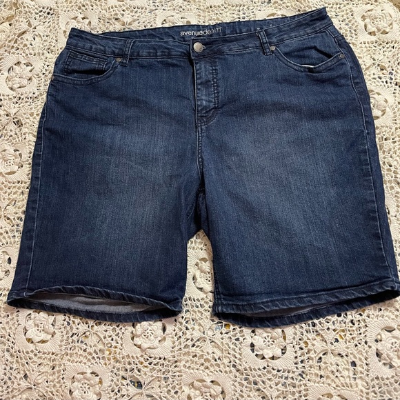 Avenue Pants - Avenue Denim Bermuda Shorts Dark Wash Size 20